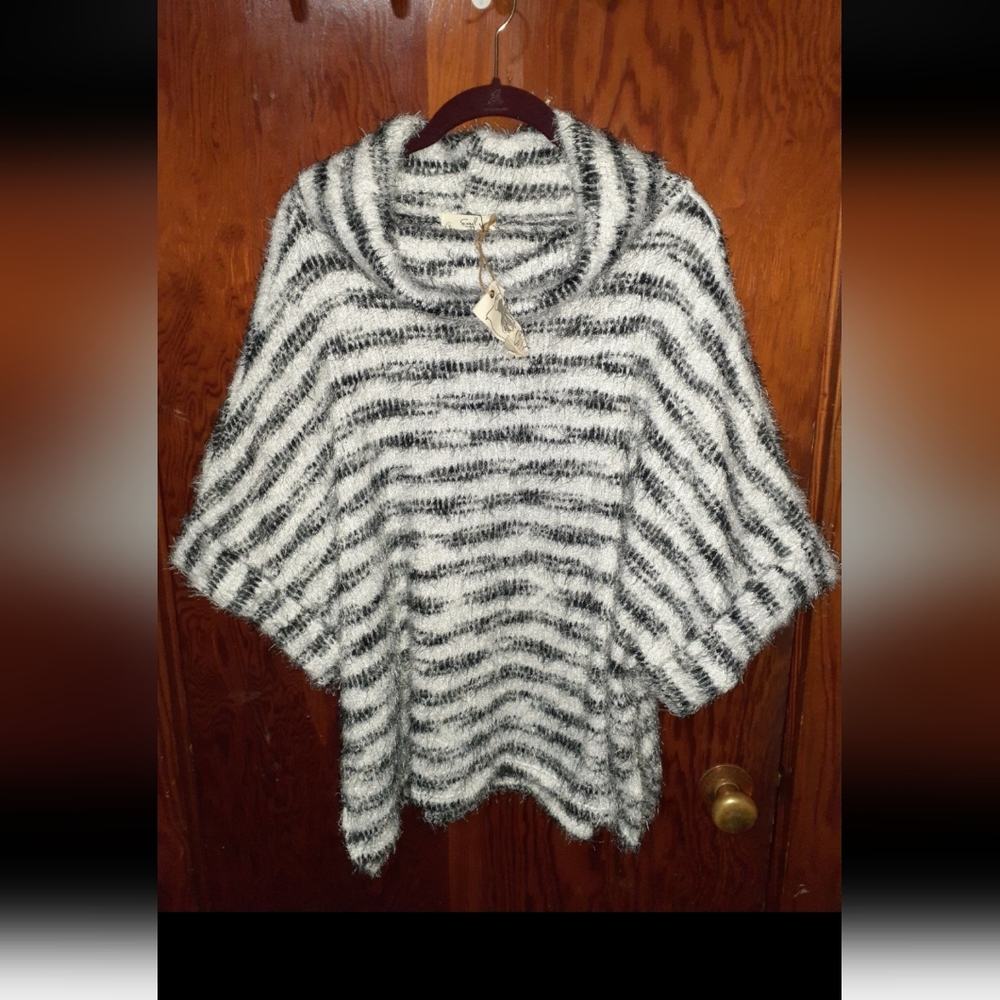 EASEL OVERSIZED SWEATER